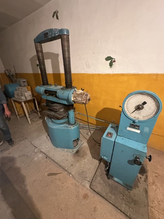Продается оборудования для строительной лаборатории пресс 125 т и ситы