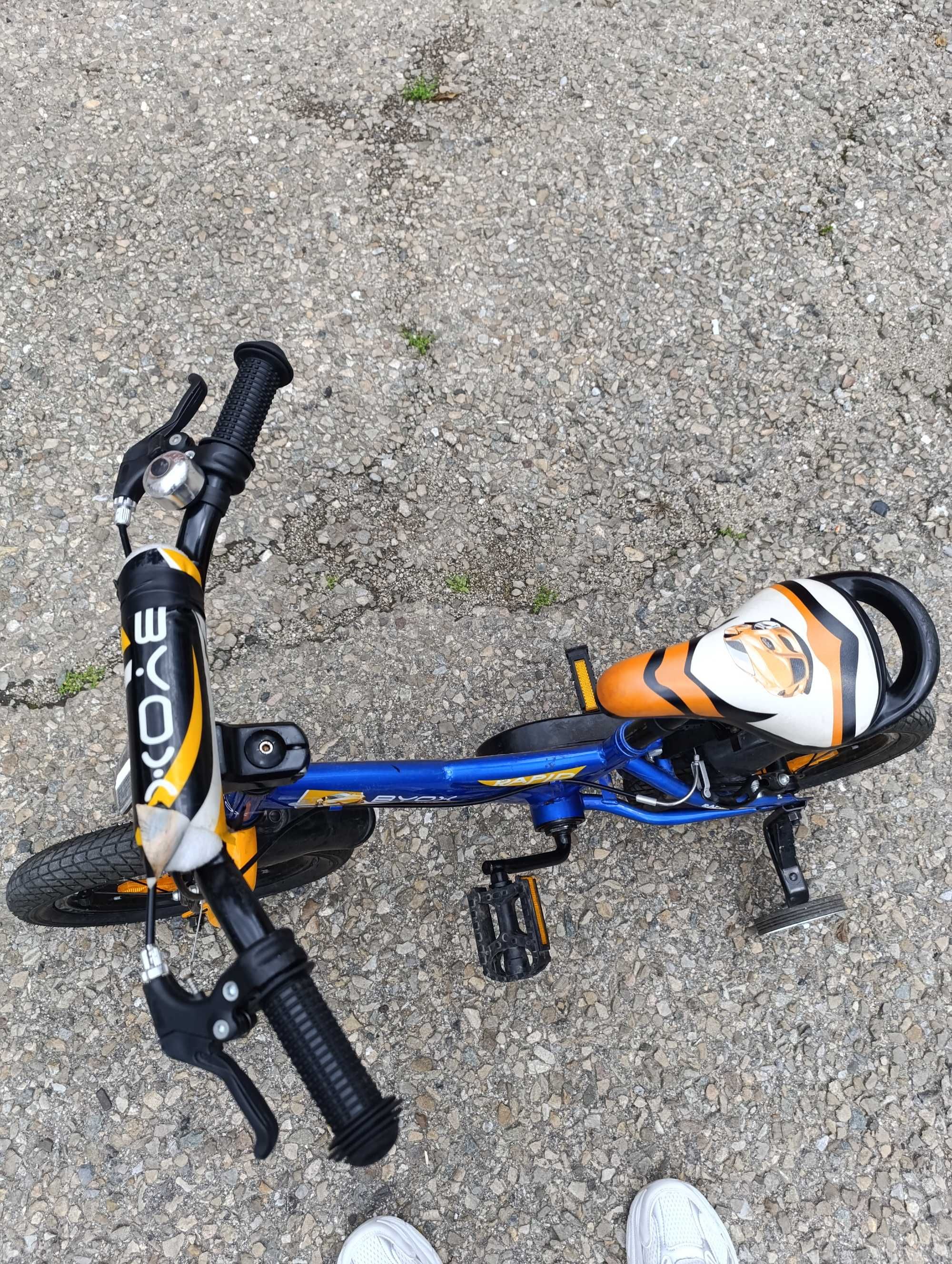 Детско велосипед с помощни колела