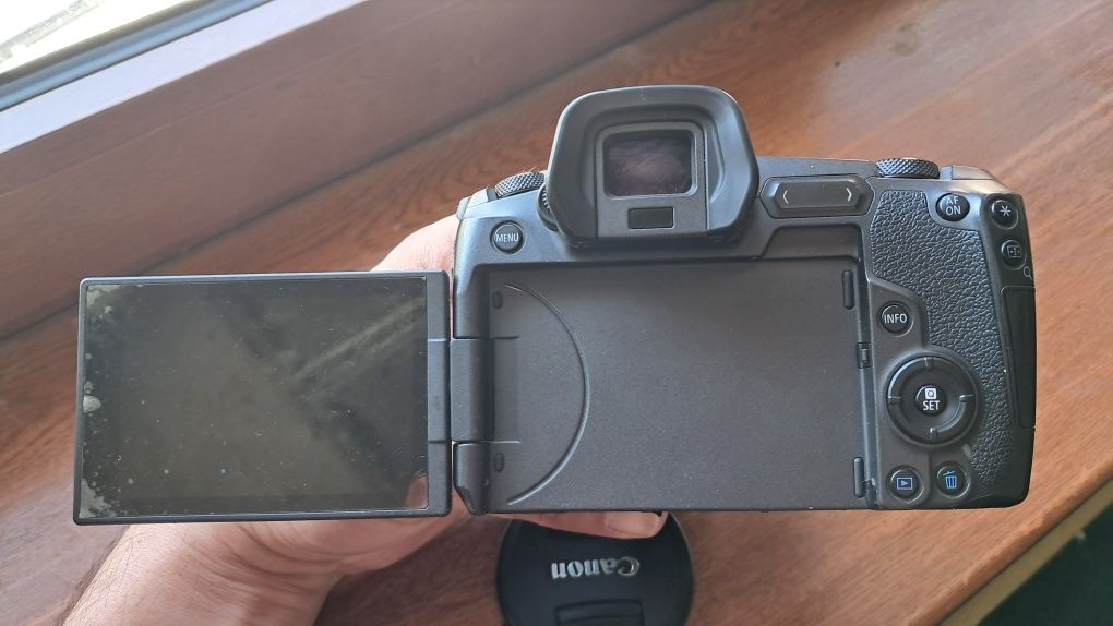 Продам фото аппарат Canon r