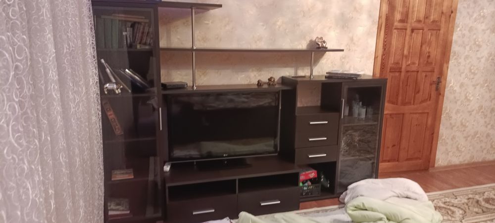 Уголок почти новый уголок