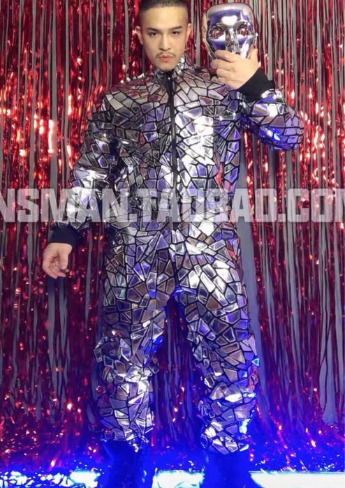 Сценичен костюм