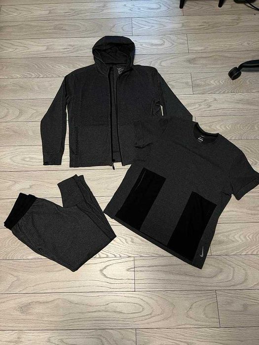 Compleu/Trening gri inchis Nike marimea M (3 piese)