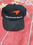 Черна шапка на McLaren Mercedes