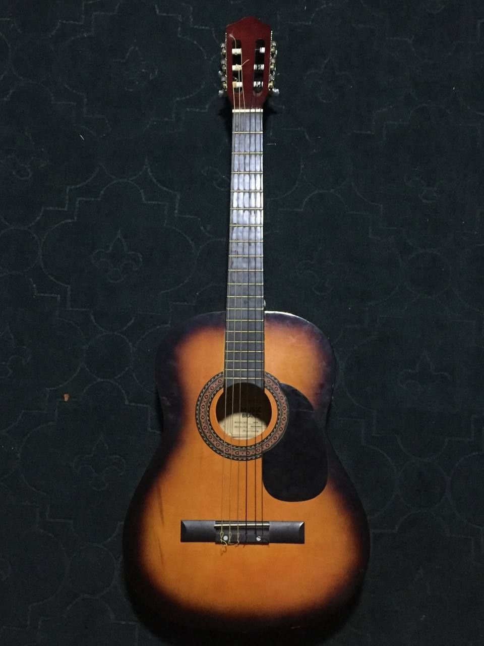 Classic Gitara razmer 40 Remen, Chexon ichida