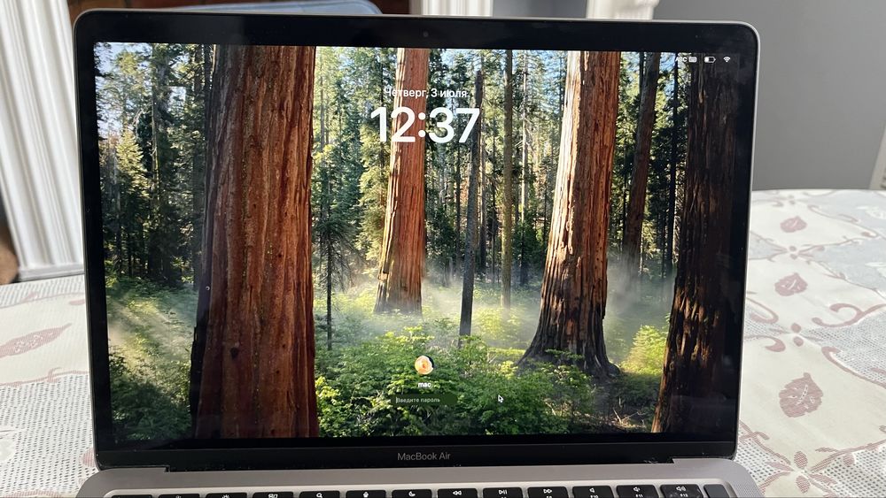 MacBook Air with Apple M1 chip 8Gb 256 Gb