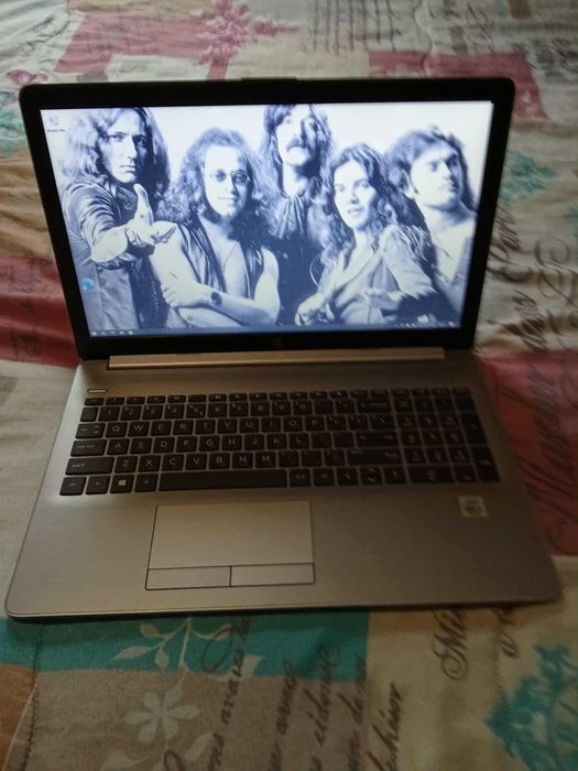 Лаптоп HP 250 G7
