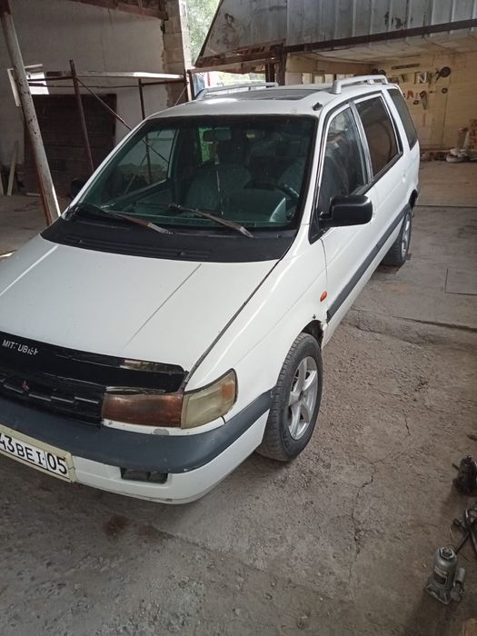 Мицубиси Спейс вагон