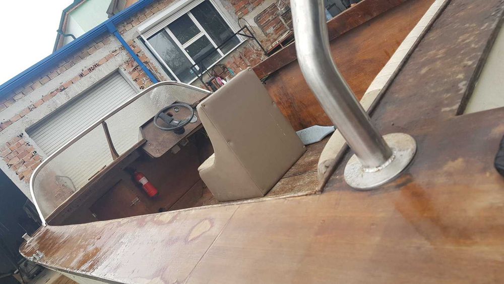 Продавам лодка HOHMAN