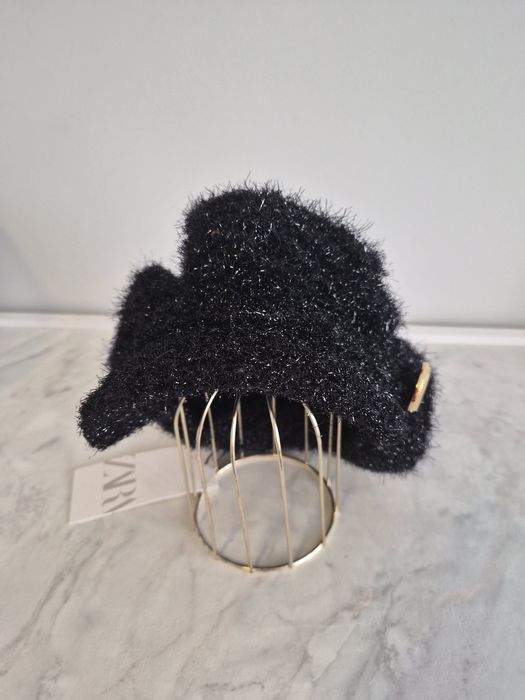 Шапки  в кафяво и черно "ZARA"