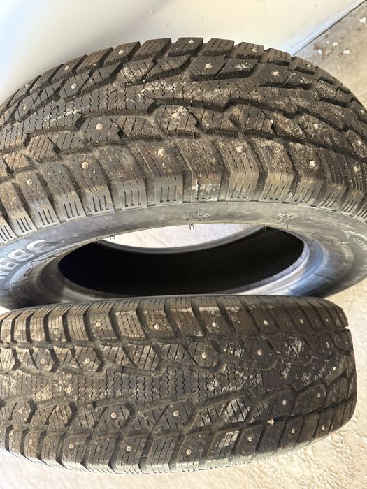 Продам комплект зимних шин 205/65/16