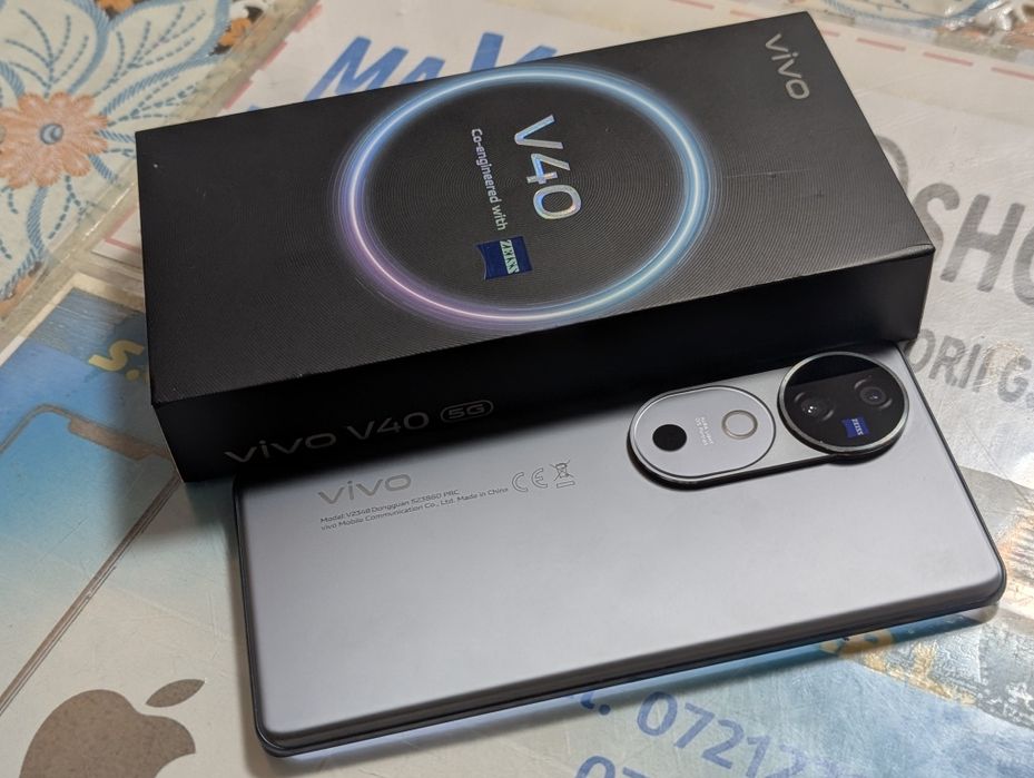Vivo V40 -256 GB / Dual SIM / impecabil