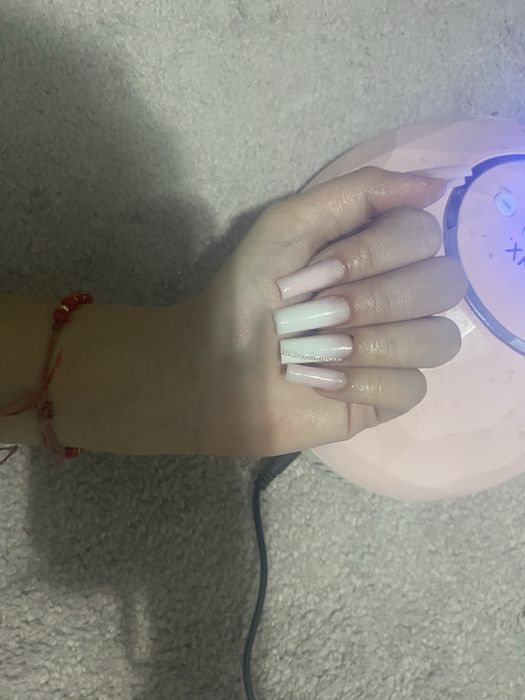 Fac unghii pret destul de acsibil detali in privat