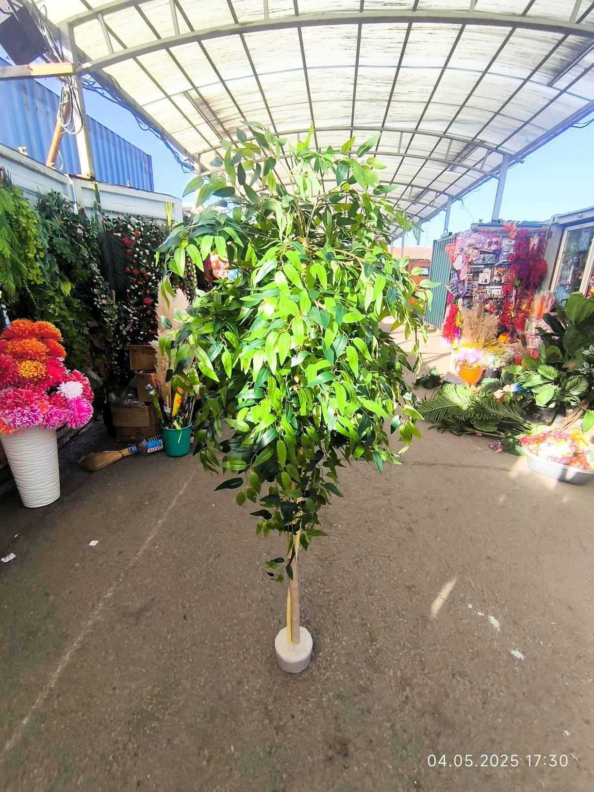 Продаю искусственное дерево