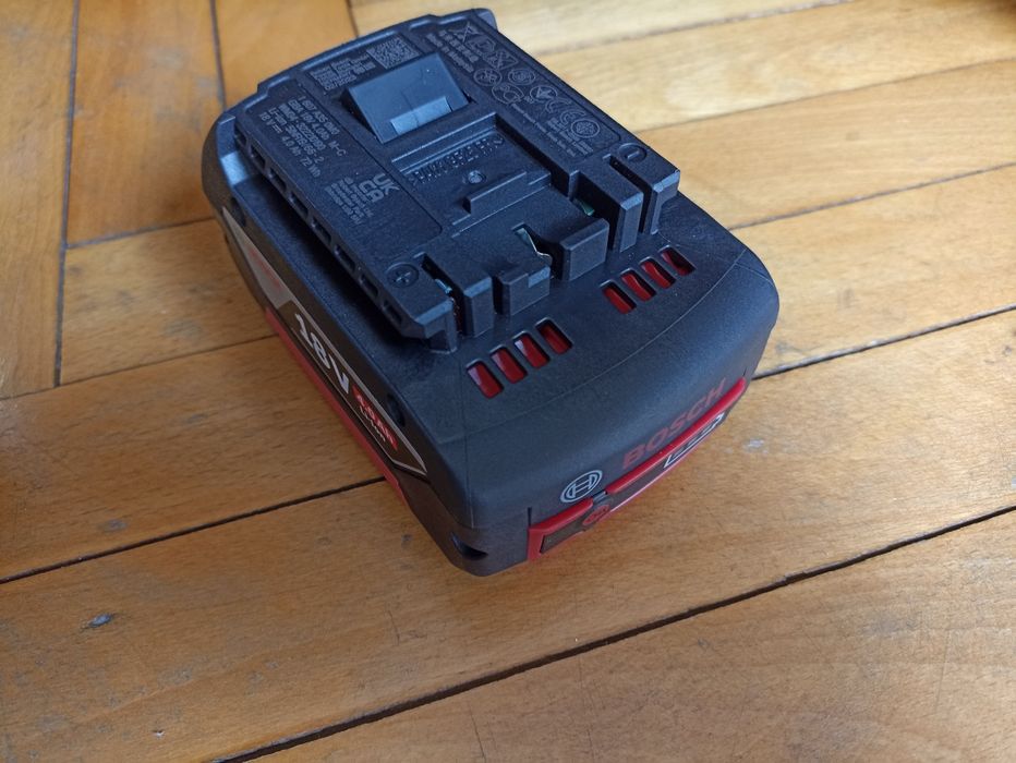 Acumulator oiginal Bosch 4Ah, Profesionall, nou.