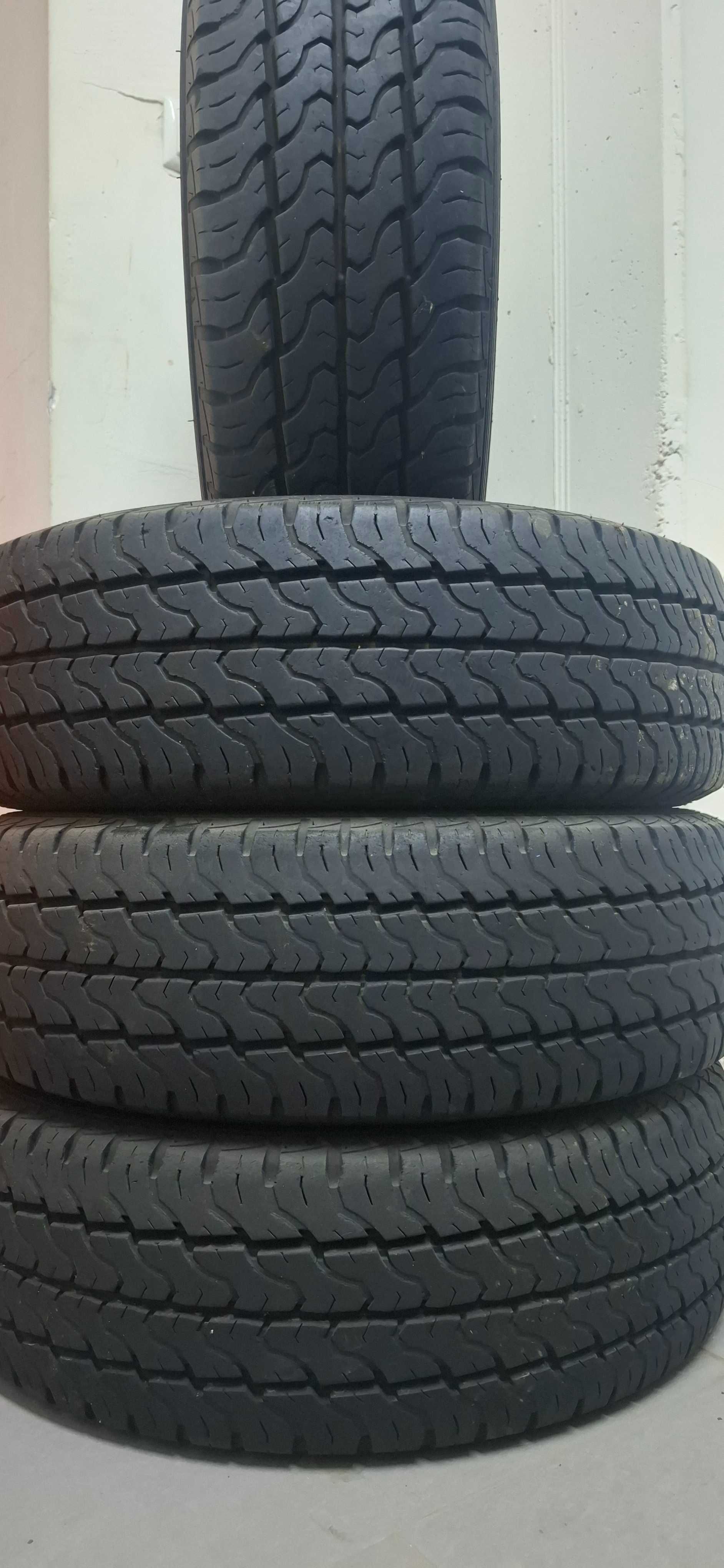 4бр. 215/70/15C Dunlop 7mm грайфер, дот 22г. Предлагаме монтаж +++