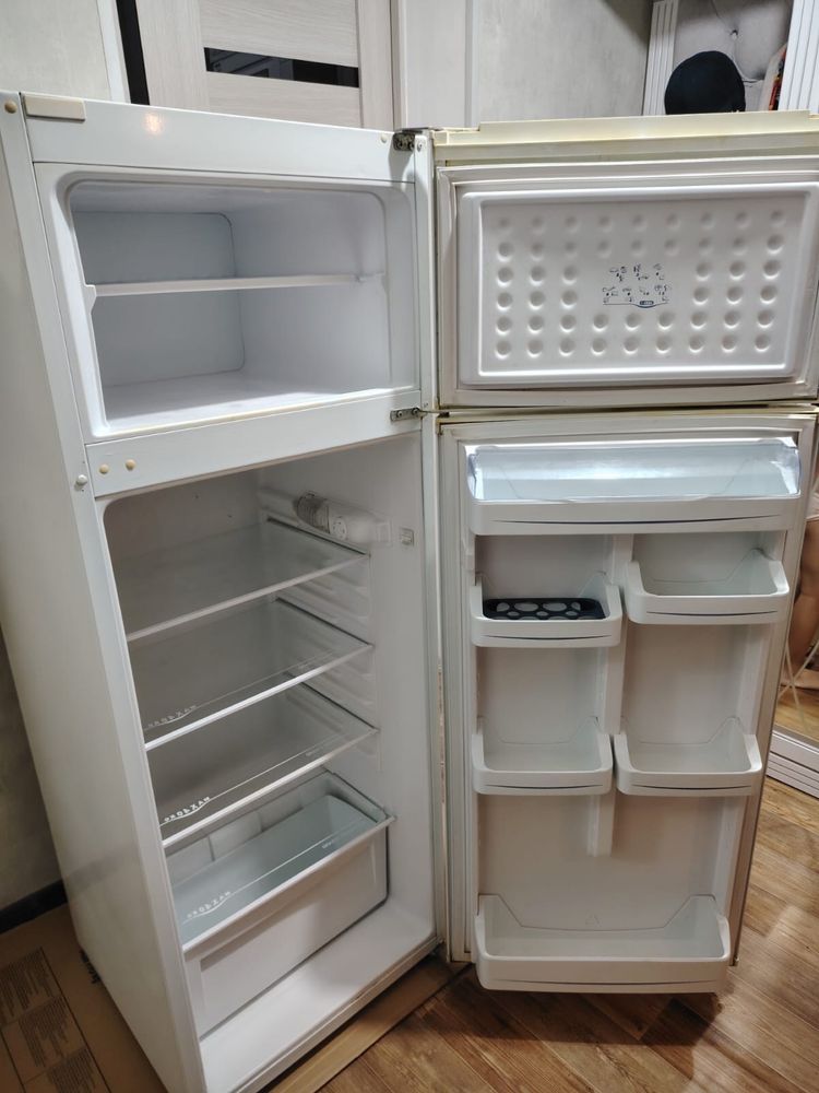 Продаю рабочий холодильник. Возможно доставка