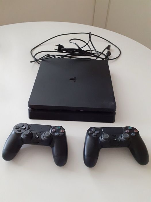 Ps 4 slim продам