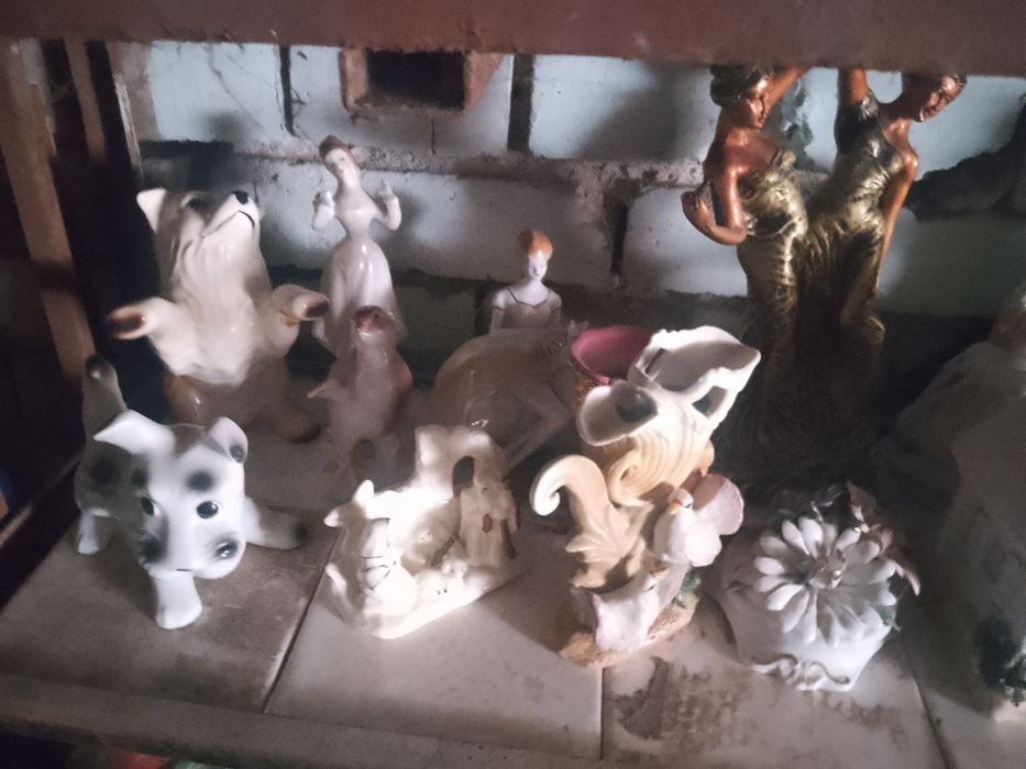 Bibelouri și figurine