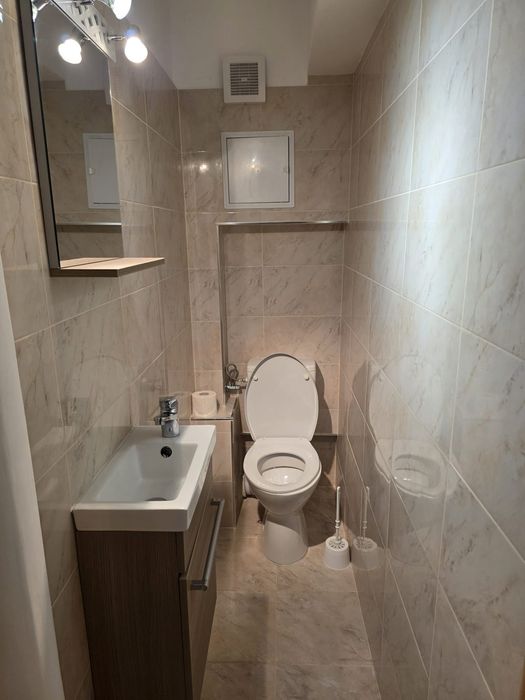 Inchiriez apartament 3 camere,2 bai, central, B.dul Grivitei, Brasov