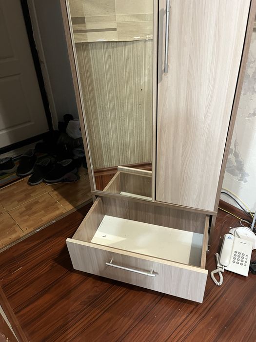 Продам шкаф в прихожую