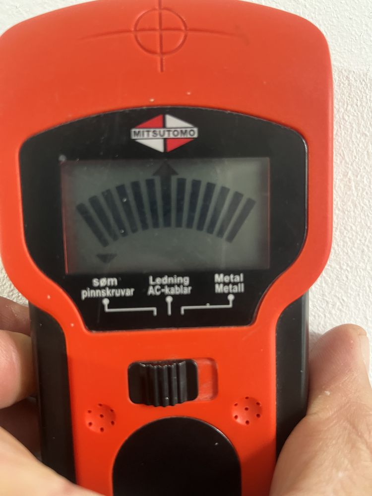 Detector metale perete Mitsumoto