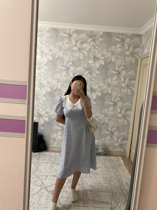 Женское платье с цветочным принтом