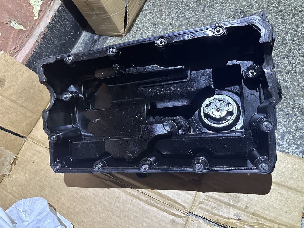 Капак на клапани с капачка и вграден PCV клапан за VW 1.9 TDI BLS