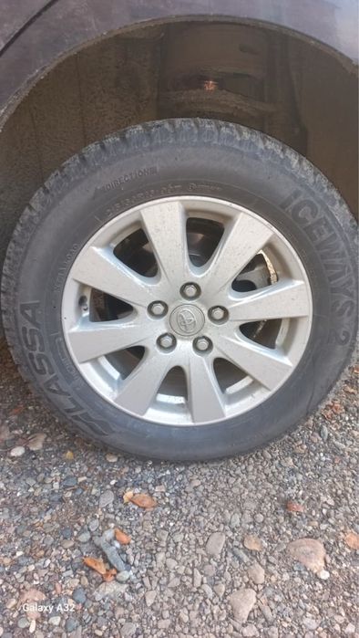 Продам комлект зимней резины(шины) 215/60/16