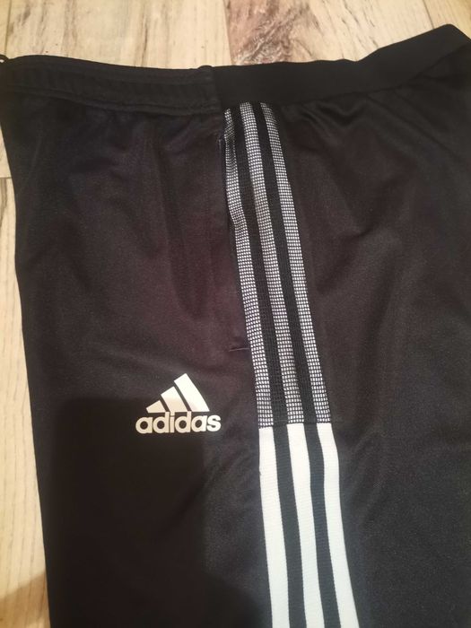 Долнища Adidas нови