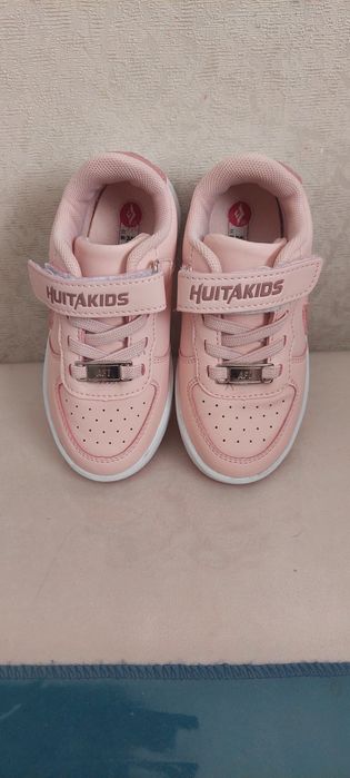 Кроссовка для девочек 27 р-р. 70 000