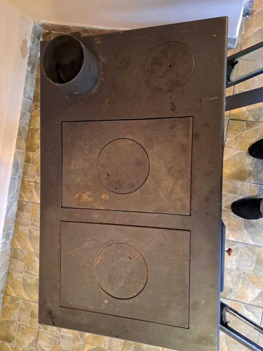 Vând sobă PRITY, model W12-1P41. Are 15 KW Pret 2000 ron .