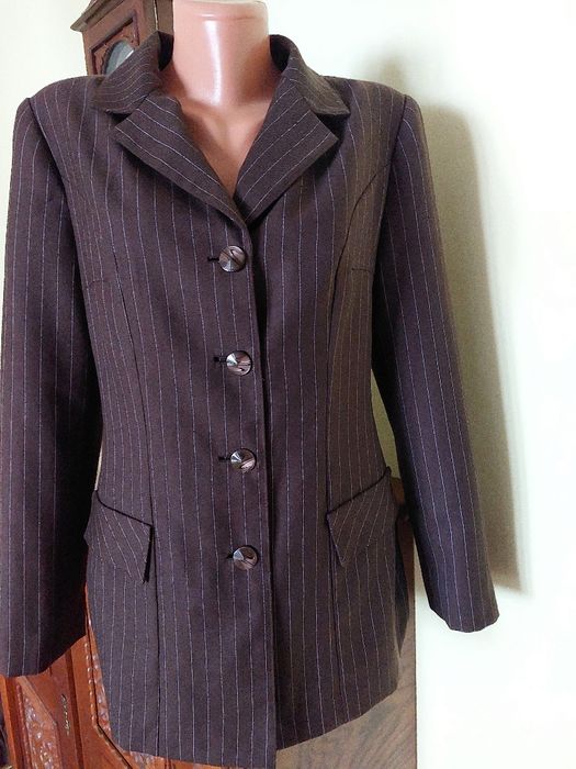 Sacou elegant din stofa subtire de lana cu captuseala naturala