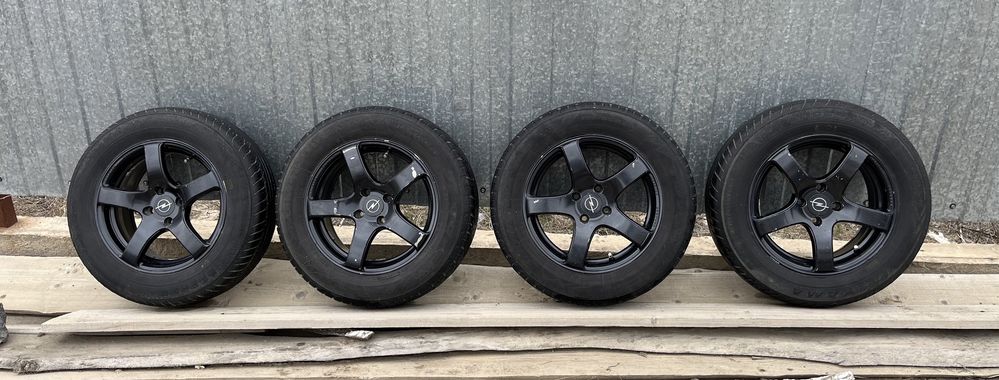 Диски с покрышками 195/65 R15 в хорошем состоянии и диски и покрышки