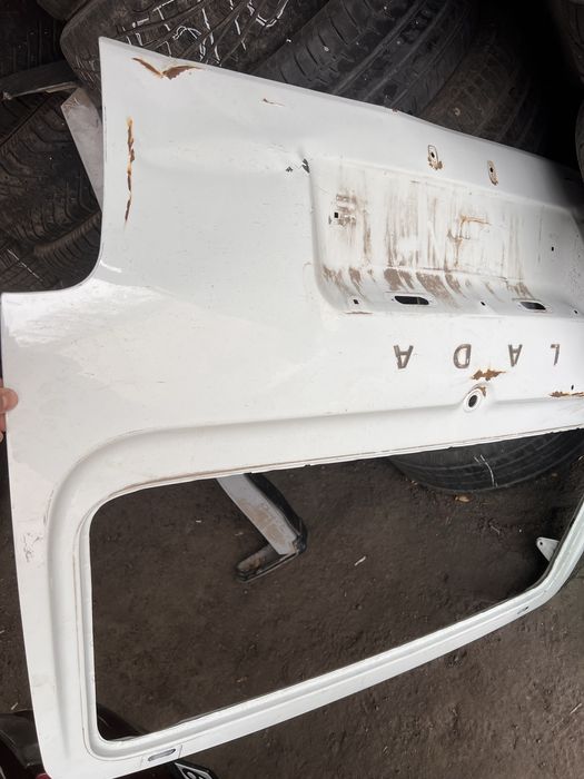 Крышка багажника,задний лобовой,бампер задний на ниву