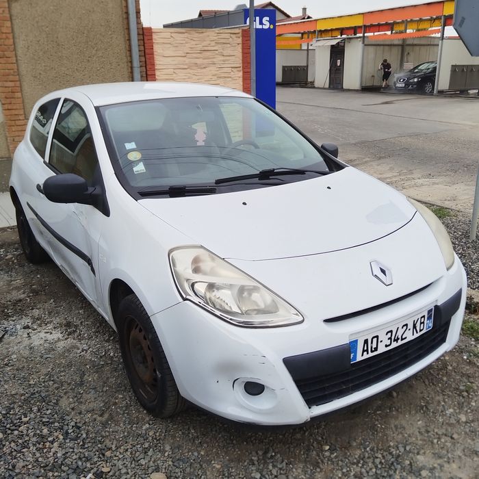 Oglinda stanga 2 usi Renault Clio 3 Facelift an 2009-2015