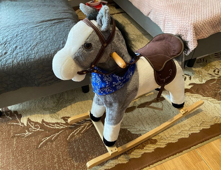 Căluț balansoar cu sunete