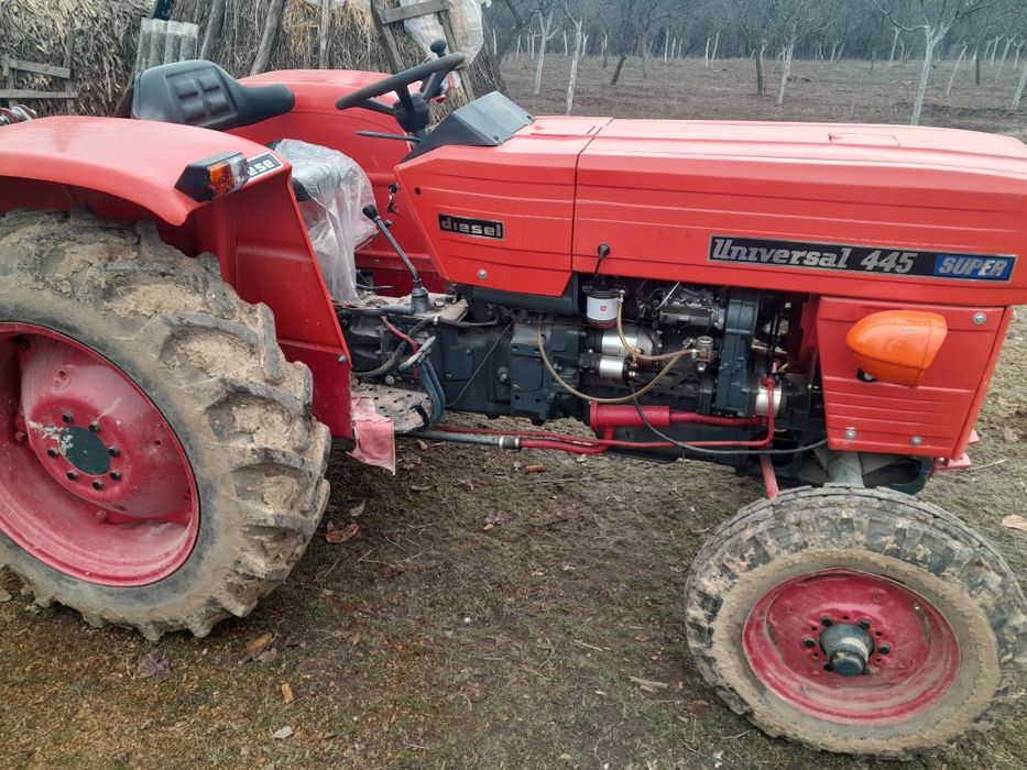 Vând tractor cu plug