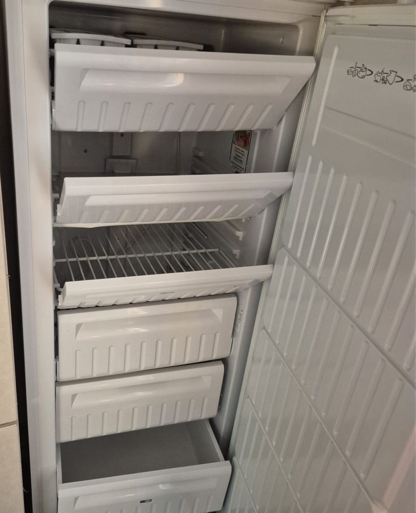 Продаю морозильную камеру