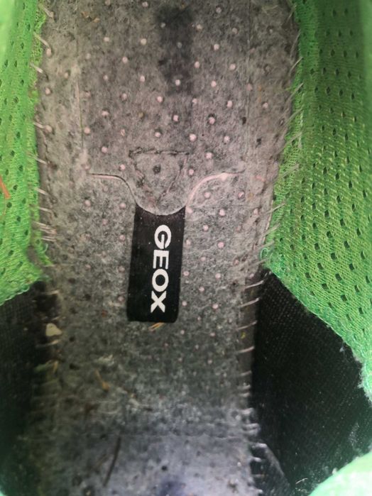 Дишащи, светещи обувки Геокс 32