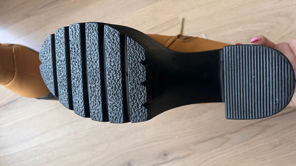 Дамски боти на ток