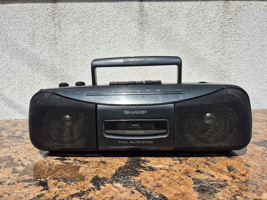 Radio Casetofon marca Sharp model QT-270H(BK)