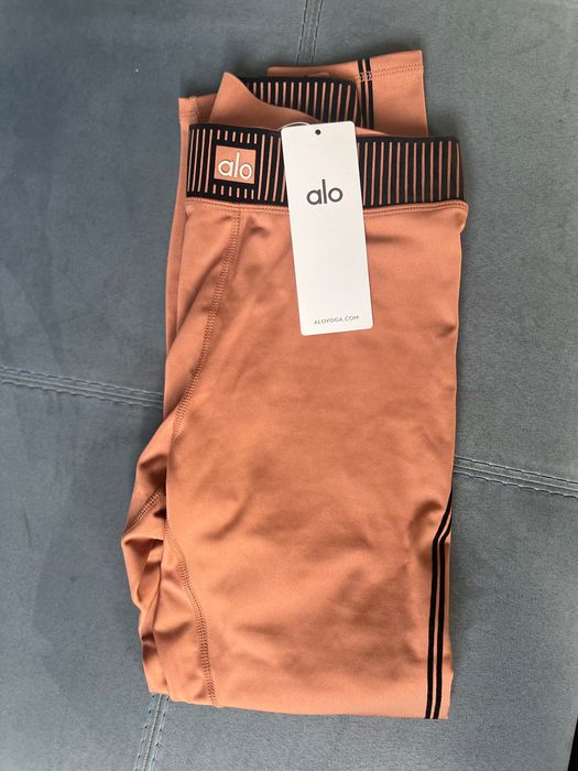 Спортен клин Alo Yoga