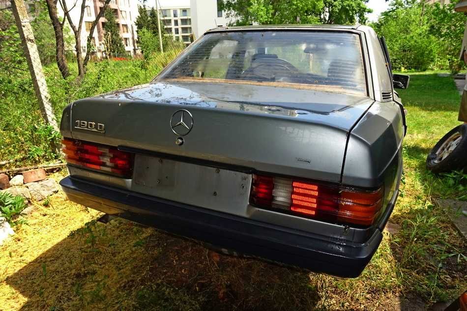 Продавам Мерцедес Mercedes 124-190D за части