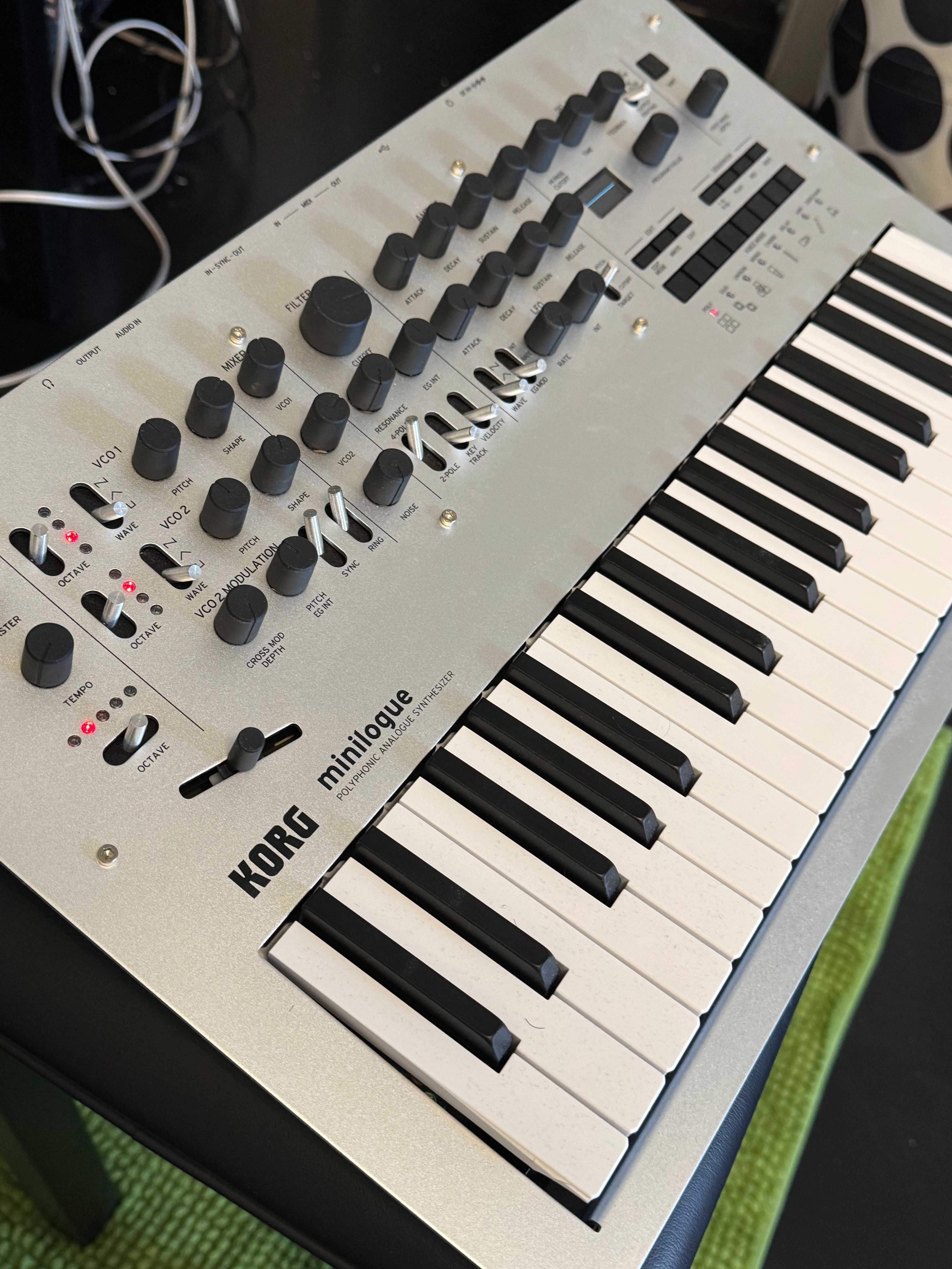 Korg Minilogue аналогов синтезатор - чисто нов