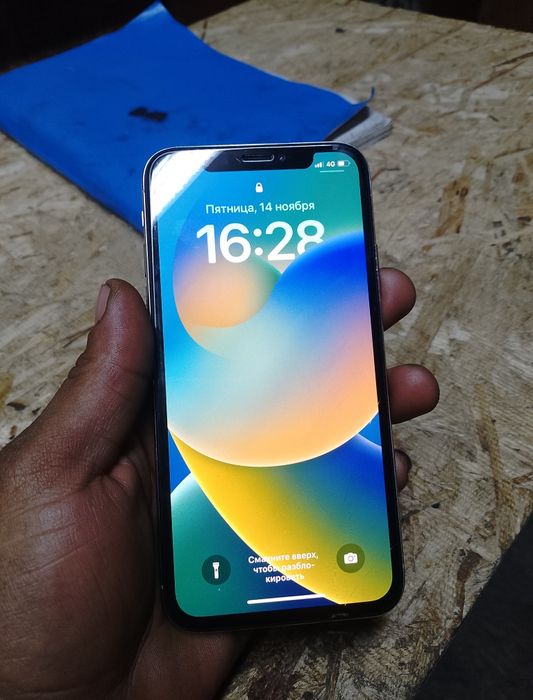 Продам айфон х срочная