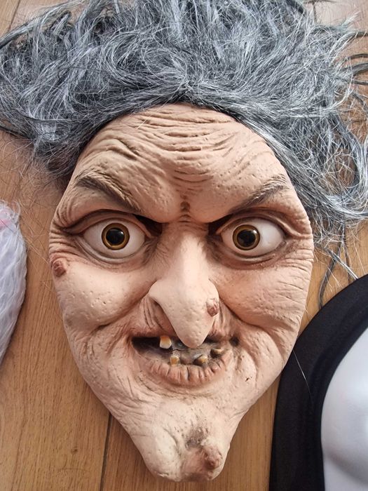 Продавам карнавални маски