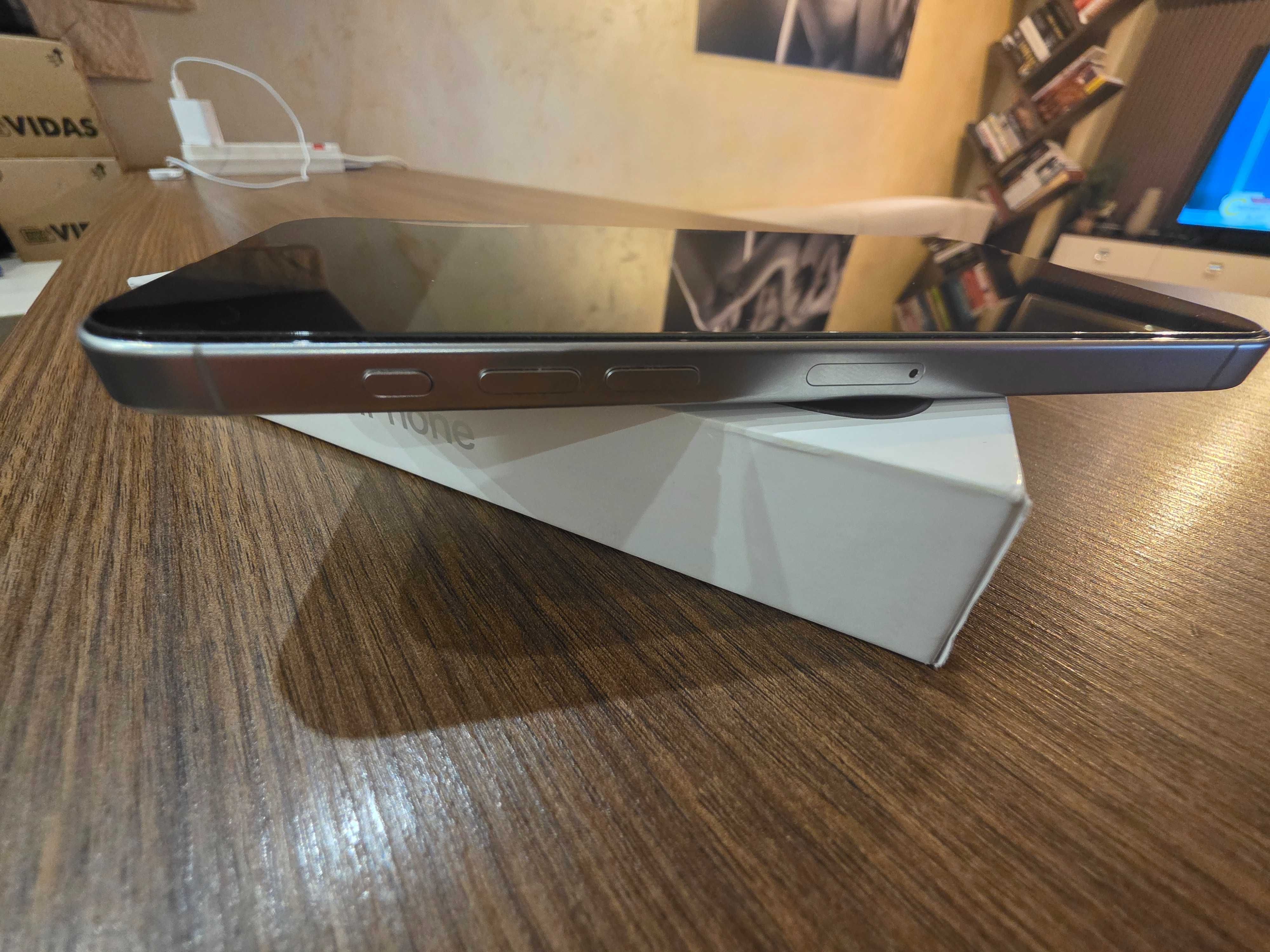 Като нов Apple iPhone 16 Pro Max 1TB/8GB White Titanium + Подаръци