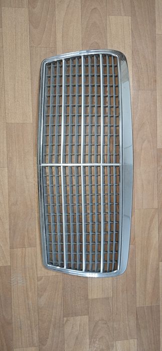 Решетка радиатора Оригинал Mercedes-Benz W124.