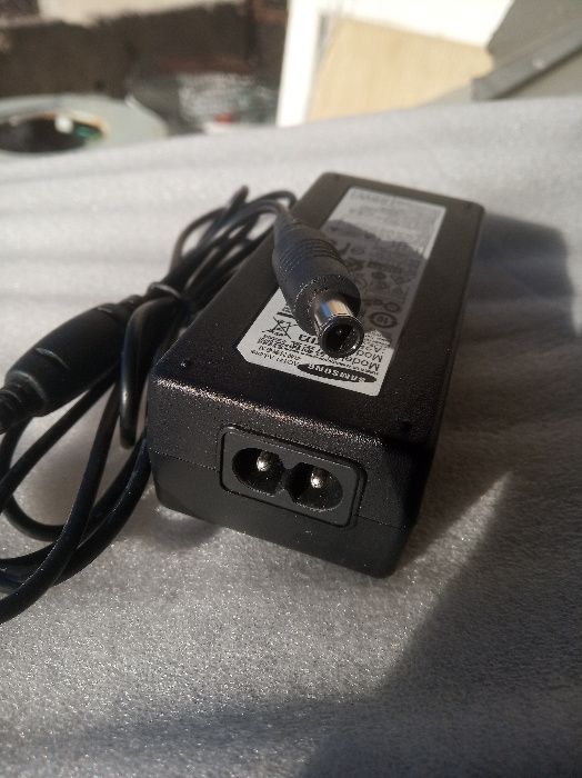 Alimentatoare Samsung  19 V /4,106 A și 14v-1,786a  -  TV, monitor