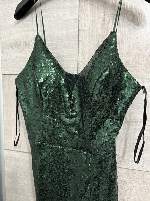 Вечернее платье изумрудное